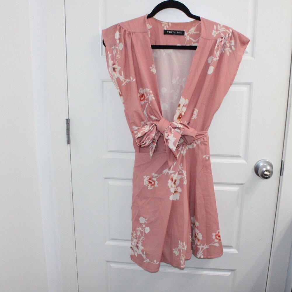 White Fox Tie Front Wrap Dress Peach Floral Size Medium